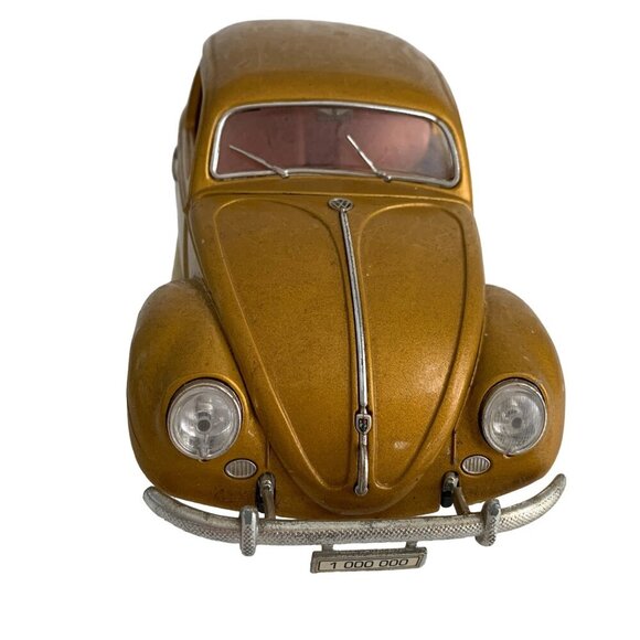 Burago 1955 Gold Volkswagon Beetle Diecast Car with Stand - Picture 7 of 12